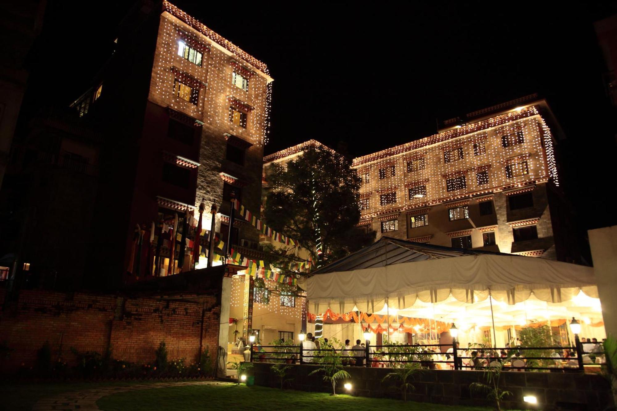 Hotel Tibet International Катманду Екстериор снимка