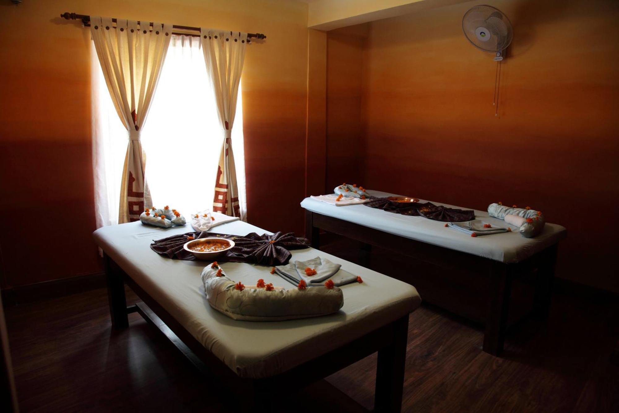 Hotel Tibet International Катманду Екстериор снимка