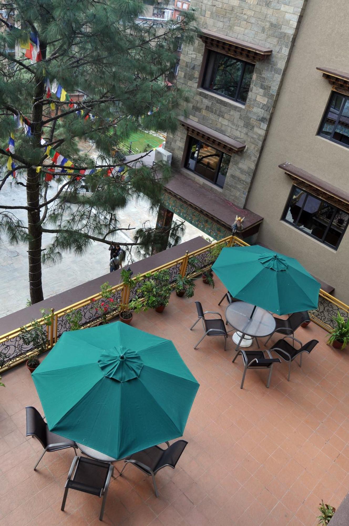 Hotel Tibet International Катманду Ресторант снимка