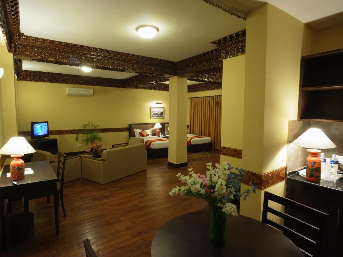 Hotel Tibet International Катманду Стая снимка