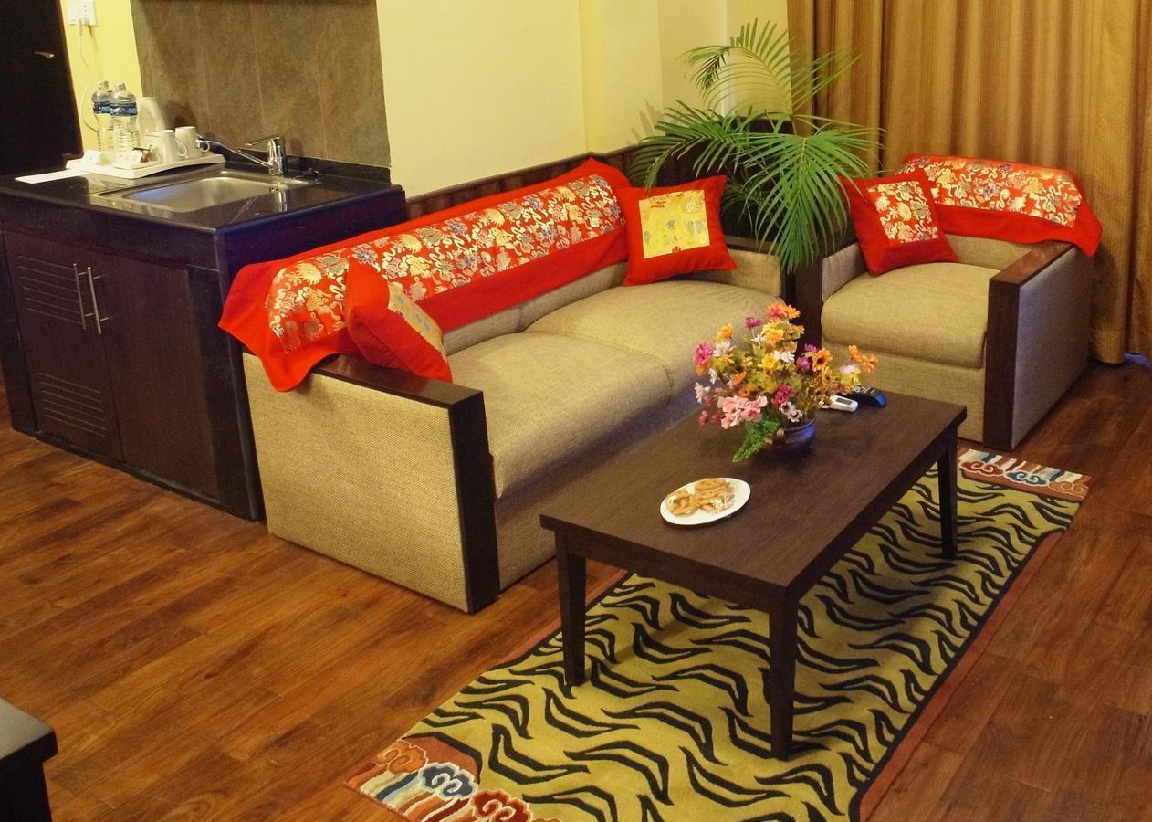 Hotel Tibet International Катманду Екстериор снимка