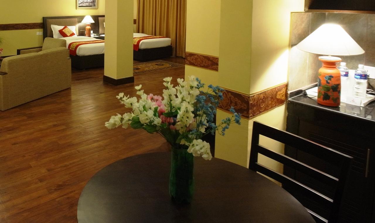 Hotel Tibet International Катманду Екстериор снимка