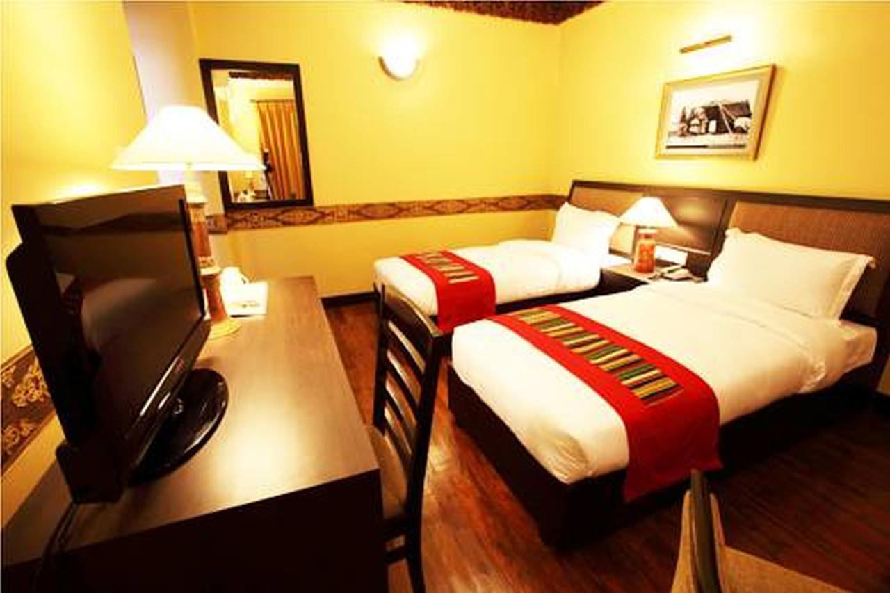 Hotel Tibet International Катманду Екстериор снимка