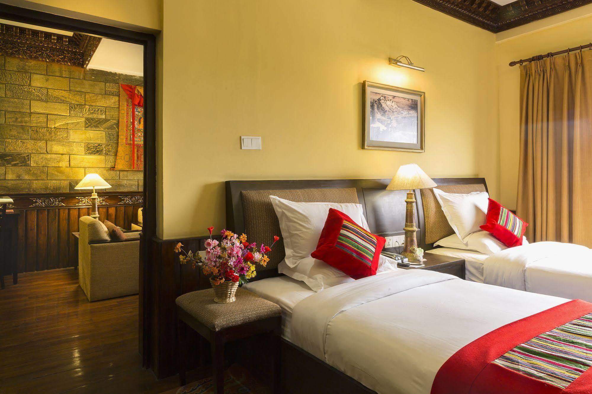 Hotel Tibet International Катманду Екстериор снимка