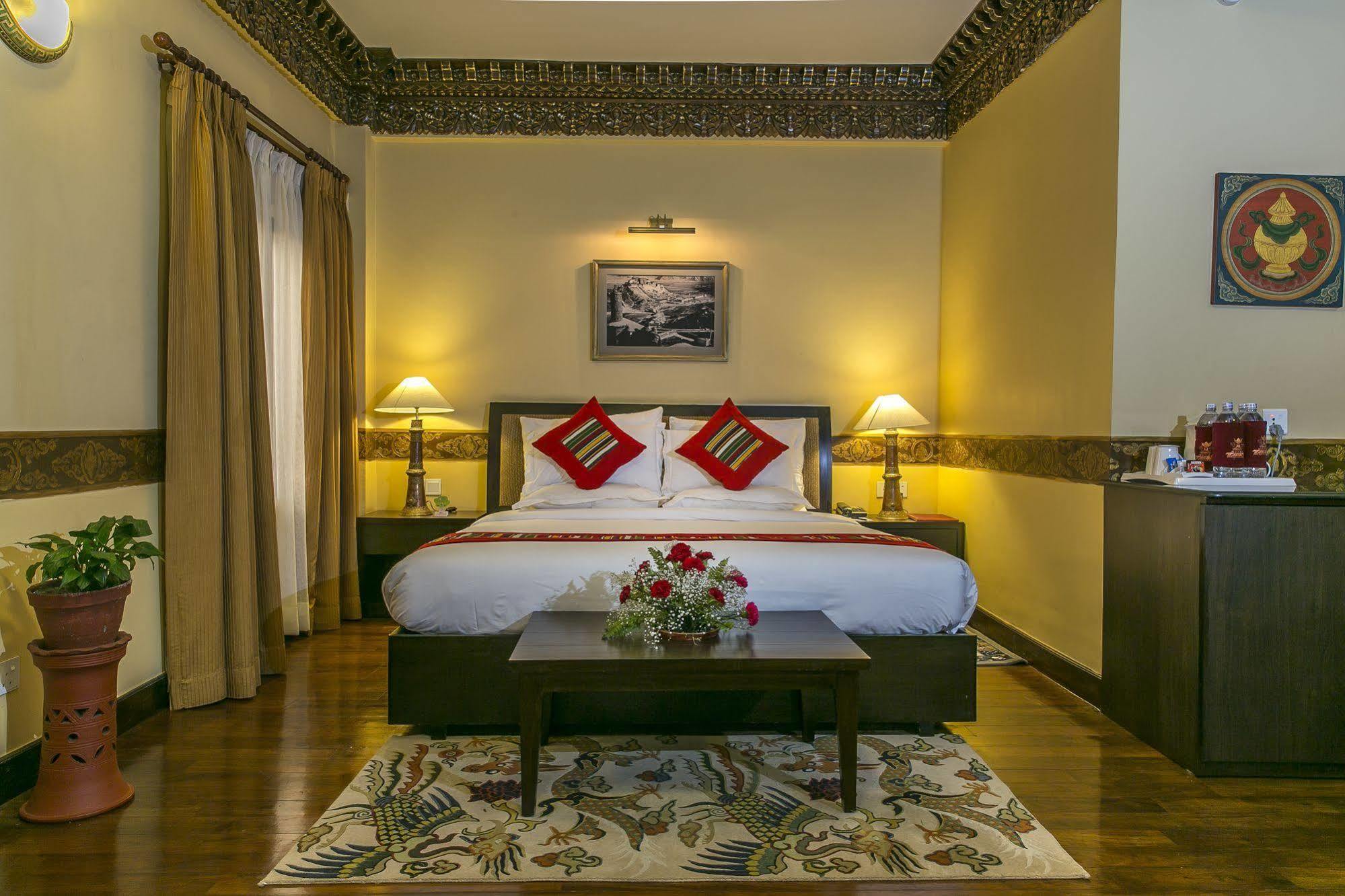 Hotel Tibet International Катманду Екстериор снимка