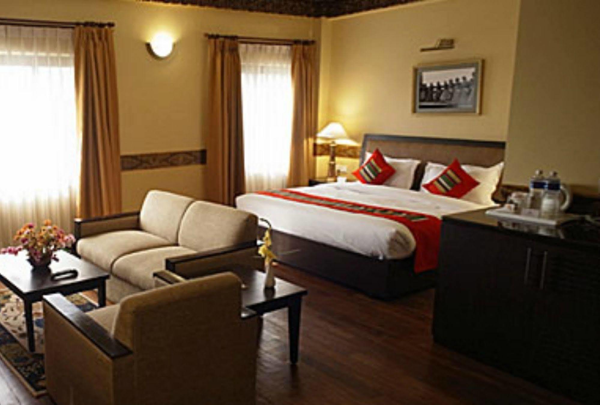 Hotel Tibet International Катманду Екстериор снимка