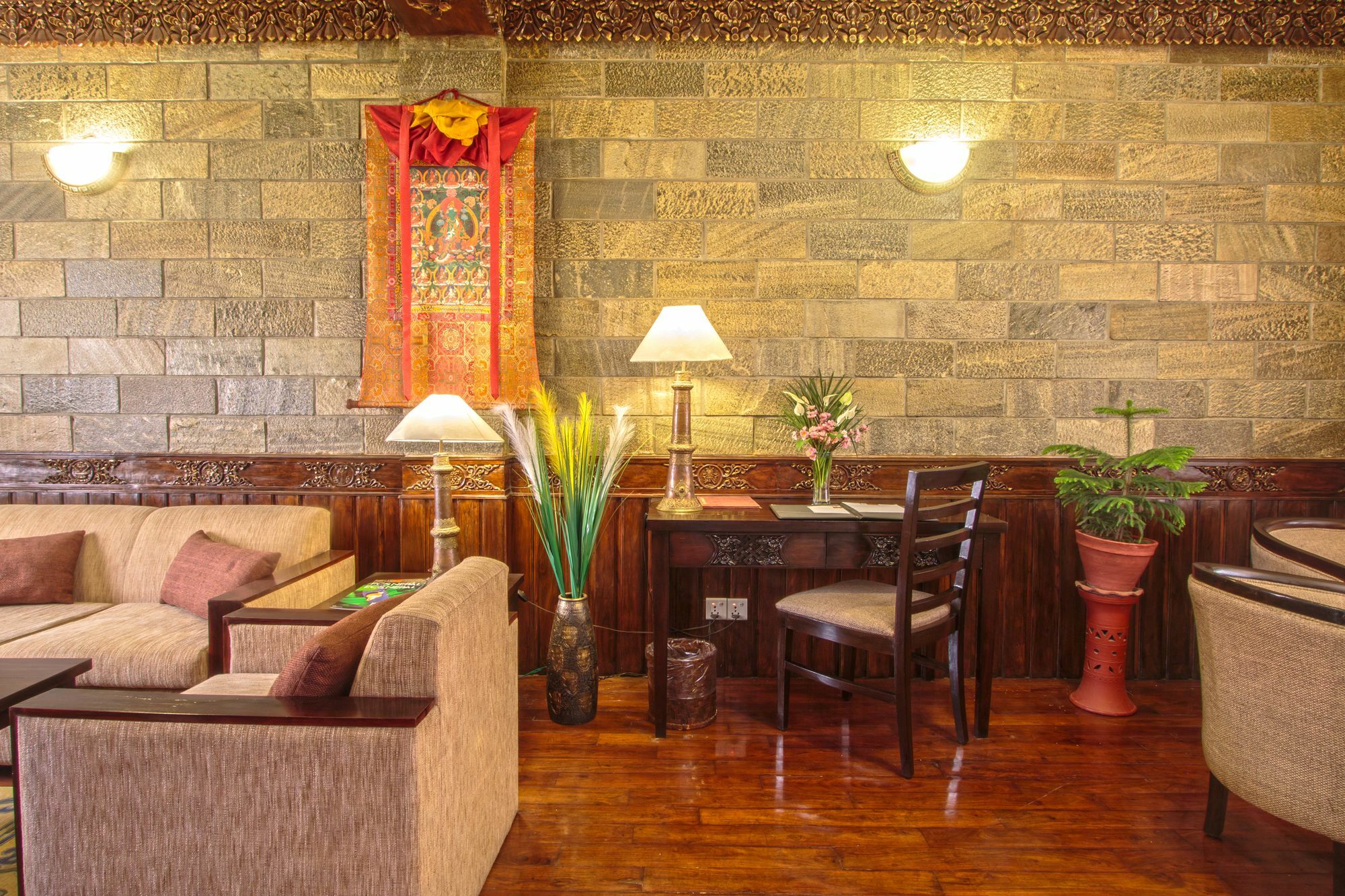 Hotel Tibet International Катманду Екстериор снимка